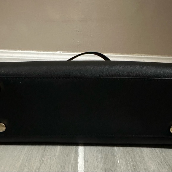 Michael Kors Hangbag - Picture 5 of 5